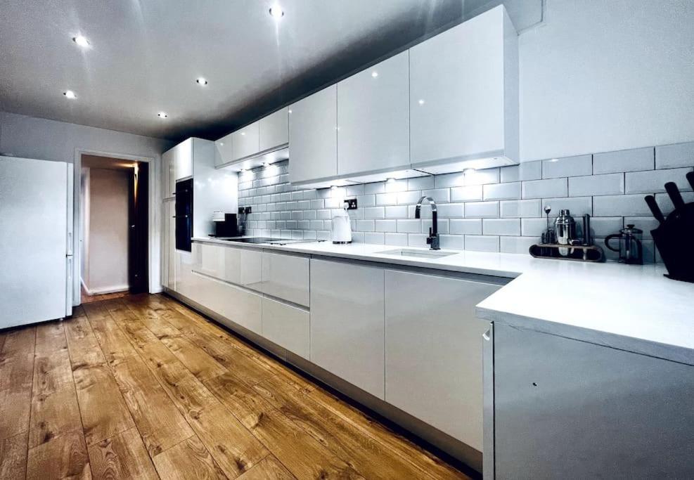 Entire Modern House In Tamworth - 2 Double Beds + Free Parking Villa Ngoại thất bức ảnh