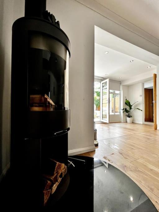 Entire Modern House In Tamworth - 2 Double Beds + Free Parking Villa Ngoại thất bức ảnh
