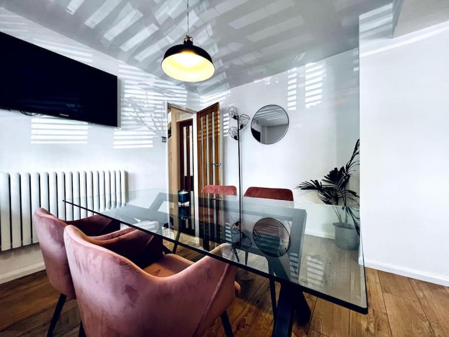 Entire Modern House In Tamworth - 2 Double Beds + Free Parking Villa Ngoại thất bức ảnh