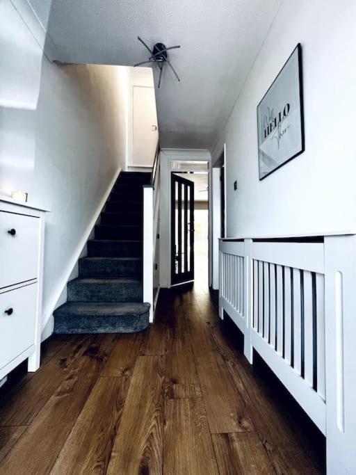 Entire Modern House In Tamworth - 2 Double Beds + Free Parking Villa Ngoại thất bức ảnh