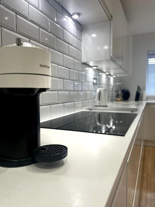 Entire Modern House In Tamworth - 2 Double Beds + Free Parking Villa Ngoại thất bức ảnh